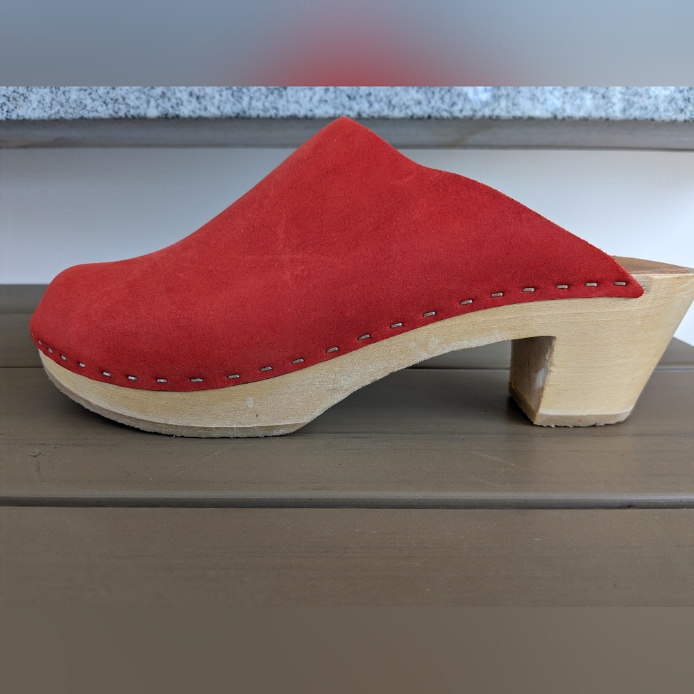 Bryr Clogs - Clementine, Closed Toe, Mid, Poppy, Size 9